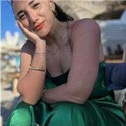 Ciao! Sono una docente di lettere nella scuola statale. Insegno da 7 anni e mi definiscono una insegnante felice!🥰